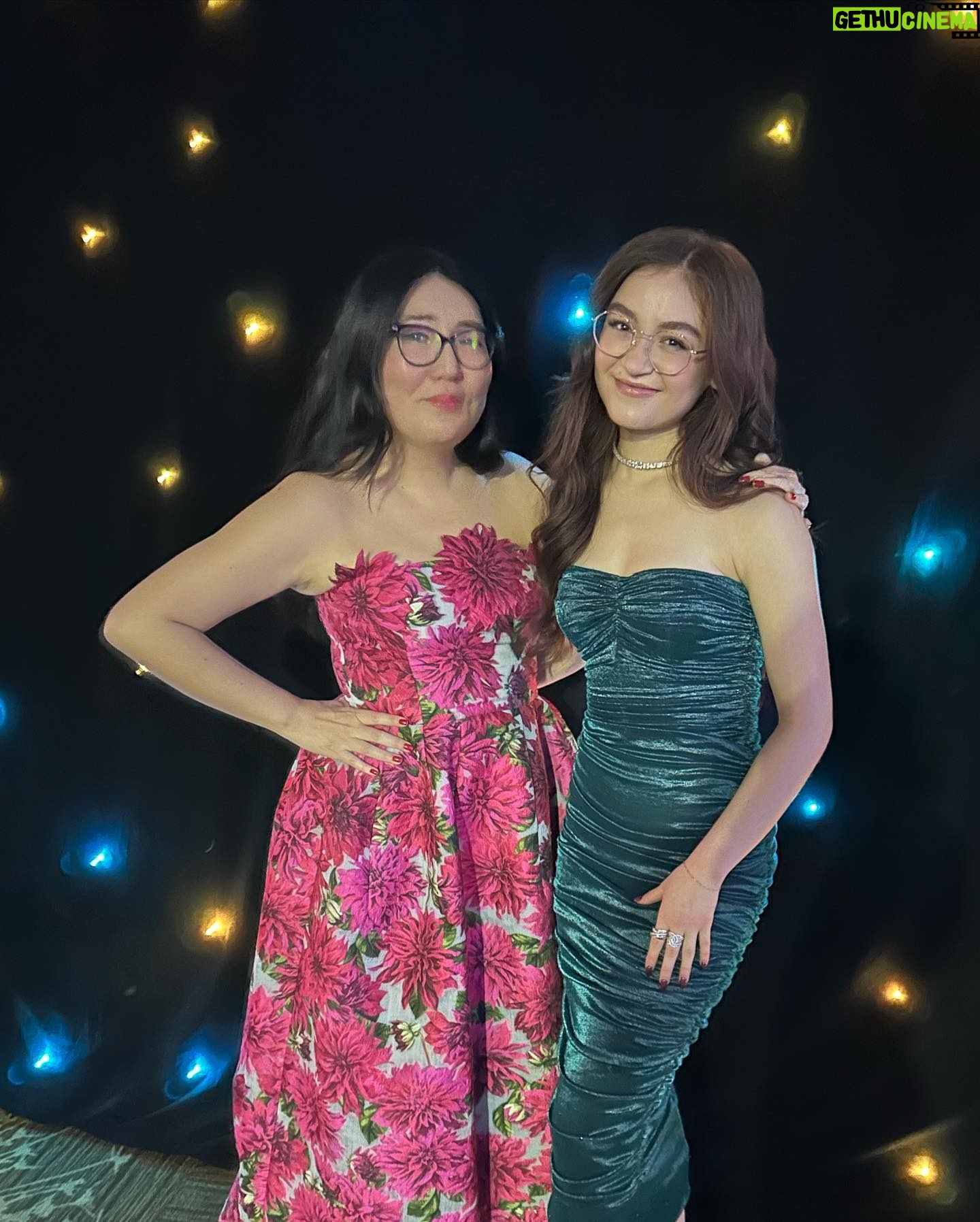 Jenny Han Instagram - It was an honor just to be nominated! 😀 Congratulations to the amazing cast, incredible writers, and phenomenal crew of the now ✨Emmy nominated✨ XO, Kitty! makeup: @tamah_krinsky hair: @mikelorenzano dress: @oscardelarenta