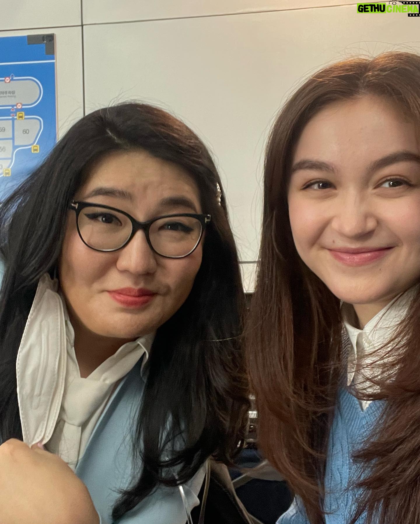 Jenny Han Instagram - Iām officially retired! Acting is too hard! š but @annacathcart is the best scene partner a non-actor could ever ask for. Her encouraging smile kept my spirits up even as I bungled take after take! š #xokitty