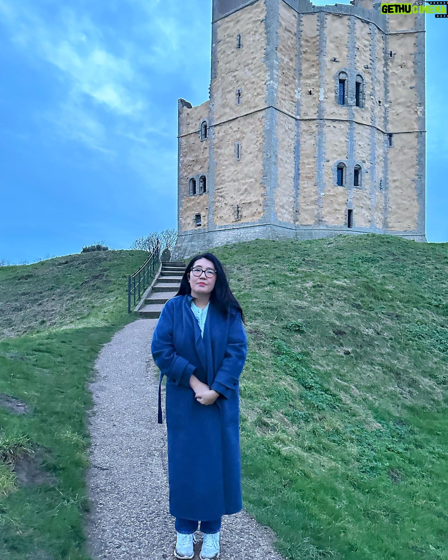 Jenny Han Instagram - I capture the castle 💕 a most perfect start of the new year
