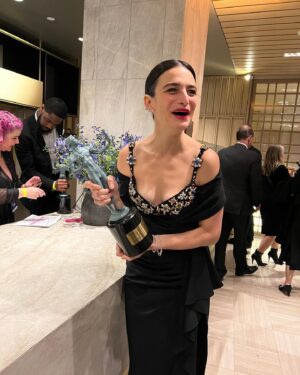 Jenny Slate Instagram - @sagawards were a dream! @everythingeverywheremovie thank you for having me in your sweet family  Styling @mrmontyjackson  Makeup @kirinstagram  Hair @mararoszak  Thank you for this gown @zuhairmuradofficial and @jimmychoo shoes!