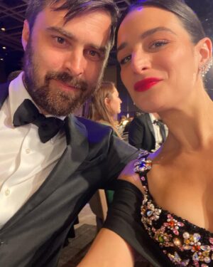 Jenny Slate Instagram - @sagawards were a dream! @everythingeverywheremovie thank you for having me in your sweet family  Styling @mrmontyjackson  Makeup @kirinstagram  Hair @mararoszak  Thank you for this gown @zuhairmuradofficial and @jimmychoo shoes!