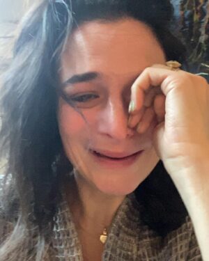 Jenny Slate Instagram - Hi. My name is Jenny and I’m @theacademy NOMINATED and also partially a shell along with the brilliant @deanfleischercamp @nickpaley @bettyholm @kirstenlepore @isabellarossellini @cinereach @a24 and I’m crying a lot but today is certainly one of the most marvelous moments of my little life. Thank you so very much to our cast and crew and to the @theacademy for nodding their smiling gaze our way. ❤️