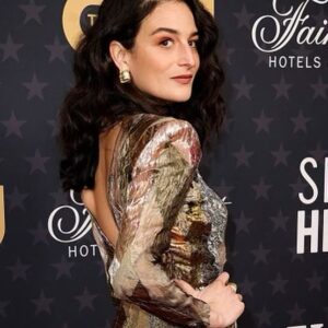 Jenny Slate Instagram - Living a very happy life on planet earth. Thank you @criticschoice thank you @oliviertheyskens thank the whole crew and @deanfleischercamp and @marcelthemovie @a24  And makeup @kirinstagram @nikkiprovidence for hair and @mrmontyjackson for styyyyyle