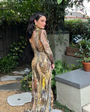 Jenny Slate Instagram - Living a very happy life on planet earth. Thank you @criticschoice thank you @oliviertheyskens thank the whole crew and @deanfleischercamp and @marcelthemovie @a24  And makeup @kirinstagram @nikkiprovidence for hair and @mrmontyjackson for styyyyyle