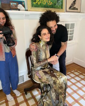 Jenny Slate Instagram - Living a very happy life on planet earth. Thank you @criticschoice thank you @oliviertheyskens thank the whole crew and @deanfleischercamp and @marcelthemovie @a24  And makeup @kirinstagram @nikkiprovidence for hair and @mrmontyjackson for styyyyyle