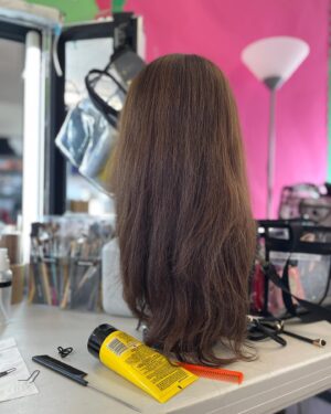 Jenny Walser Instagram - Big shout out to the incredible Hair & Makeup team on @heartstoppertv ❤️

In case there was any confusion, no my hair did not miraculously grow overnight and yes I was wearing a wig. I named her Brenda. Don’t ask why, I can’t even remember myself. 

Thank you to @melanielindseyhairmakeup  @diandraferreira_  @sorchamakeupartist @tiacostell @mua_theajones for looking after me so well and for transforming me into Tori each day. 

Particularly fond of the mid-transformation hairnet look. Living my best 1940s life 💪 #wecandoit
