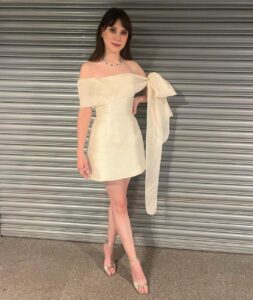 Jenny Walser Instagram - 🎀✨🎀✨🎀✨🎀✨🎀 @officialntas with the @heartstoppertv gang last night! Wearing @tranhungofficial @jimmychoo @boodles Styled by @rachaelperrystyling Assisted by @cristinascales_ @lula_mac Hair & Makeup by @nataliestokesmua And lastly, bringing the whole look together… ‘Kiosk shutter backdrop’ by Wembley Arena