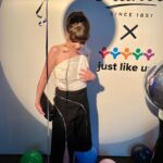 Jenny Walser Instagram – 🌈 Kiehl’s Pride Party 🌈

Thanks for having me!
@kiehlsuki x @justlikeusuk 

👖 @laura_deanna_fanning @kikokostadinov 
👚 @zara