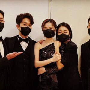 Jeon Mi-do Instagram - .
.
.
말로 표현 할 수 없이
반가웠어.
다같이 할 수 있는 작품 
어디없나..

#제6회뮤지컬어워즈
#후보에오르신모든분들👏👏👏