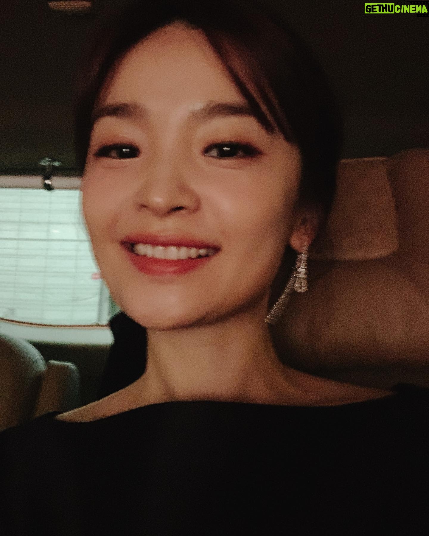 Jeon Mi-do - 104.4K Likes - .
.
.
감사합니다!
여러부운!!
#부산국제영화제
#아시아콘텐츠어워즈