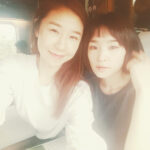 Jeon Mi-do Instagram – 15년전 혼자 고시원방에 있는데..
니가 밥을 같이 먹자며 집으로 불러 된장찌개를 끓여주던 우리의 처음이 나는 아직도 생생하다. 생각해보니 후배가 선배를 불러 밥을 차려 줬어.반대 였어야 되는거 아닌가?ㅋㅋㅋ
그래서 그런가 같이 사는 동안 너한테 된장찌개를 젤 많이 해준거 같네..
그 고마움이 무의식에 있었나보다.

고맙고 미안하고.
사랑하고 축복한다.

#5월12일#너의결혼식#전라도와경상도#너의의미#가족