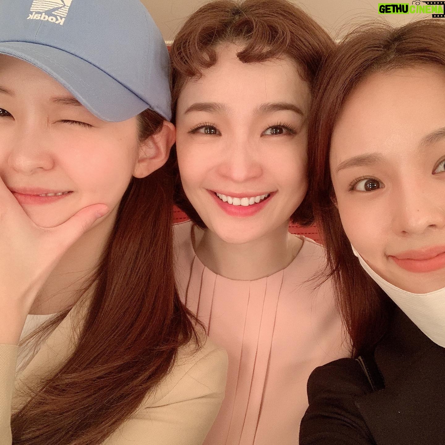 Jeon Mi-do - 110.7K Likes - .
.
사랑스러운 우리팀 배우들.
문을 열어줘서 고마웠어^^