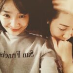 Jeon Mi-do Instagram - 15년전 혼자 고시원방에 있는데.. 니가 밥을 같이 먹자며 집으로 불러 된장찌개를 끓여주던 우리의 처음이 나는 아직도 생생하다. 생각해보니 후배가 선배를 불러 밥을 차려 줬어.반대 였어야 되는거 아닌가?ㅋㅋㅋ 그래서 그런가 같이 사는 동안 너한테 된장찌개를 젤 많이 해준거 같네.. 그 고마움이 무의식에 있었나보다. 고맙고 미안하고. 사랑하고 축복한다. #5월12일#너의결혼식#전라도와경상도#너의의미#가족