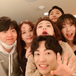 Jeon Mi-do Instagram - .
.
사랑스러운 우리팀 배우들.
문을 열어줘서 고마웠어^^