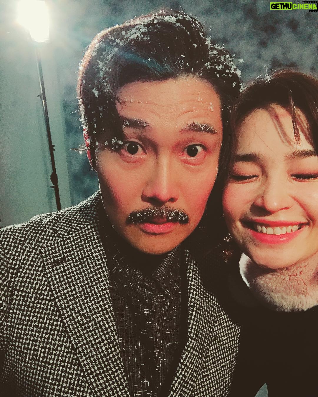 Jeon Mi-do Instagram - 류오빠랑 막공. 오빠 옆으로 좀 가봐.. #포스터 촬영날 #욕심쟁이류 #고생했어요!