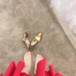 Jeon Mi-do Instagram - . 신인상후보에 올라 시상식에 간다니까 혁원이가 사준 구두. 그날 이후 두번째 신었는데. 역시 난 뾰족구두는 힘들다. 그래도 요건 못버리겠네. 새삼 고맙다. #러브스코어대박나라!!