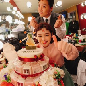 Jeon Mi-do Instagram - .
.
2020년 8월 4일.
덕분에 너무나 감사한 생일을 보냈습니다.
무대에서 박수도 두배로 받았네요^^
진심으로 감사합니다!
.
.

Thank you for remembering my birthday !
I am so happy today because of you guys.

#여러분덕분에
