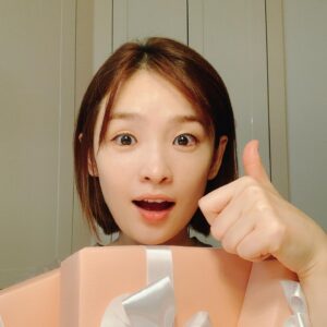 Jeon Mi-do Instagram - .
.
2020년 8월 4일.
덕분에 너무나 감사한 생일을 보냈습니다.
무대에서 박수도 두배로 받았네요^^
진심으로 감사합니다!
.
.

Thank you for remembering my birthday !
I am so happy today because of you guys.

#여러분덕분에