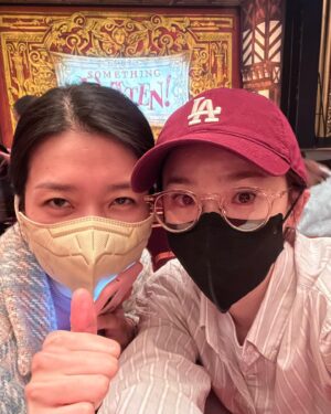 Jeon Mi-do Instagram - .
.
.

우리의 서인우. 
영국인 역할도 잘하네.
춤도 잘 추고 말이야 ㅋㅋ
정말 다들 너어무 잘한다!!

#썸씽로튼