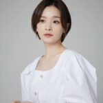Jeon Mi-do Instagram - . . . 지난번 게시물에 댓글이 3000개가 넘게 달렸네요. 오늘 하나하나 다시 읽었습니다. 새삼 여러분의 응원이 오늘 제게 큰 위로가 되었어요. 진심으로 감사합니다. #친애하는여러분 #3000만큼사랑해 ...근데 하트를 다 눌러줄수 없는거야..? 하다가 포기 ㅠ