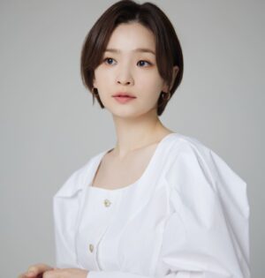 Jeon Mi-do Instagram - .
.
.
지난번 게시물에 
댓글이 3000개가 넘게 달렸네요.
오늘 하나하나 다시 읽었습니다.

새삼 여러분의 응원이 
오늘 제게 큰 위로가 되었어요.
진심으로 감사합니다.

#친애하는여러분
#3000만큼사랑해

...근데 하트를 다 눌러줄수 없는거야..? 하다가 포기 ㅠ