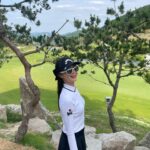 Jeon So-min Instagram – 이래 봬도 못 쳐도 너무 못쳐요 ⛳️🥲😅