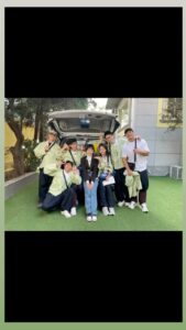 Jeon So-min Instagram - 함께 런닝맨을 만들고 거쳐간 모든 분들께, 깊은 찬사와 감사를 보냅니다. 부족한 나를 사랑해 주신 모든 분들께도, 고개숙여 감사인사를 전합니다. 함께하는 동안 정말 많이 웃고 즐거웠습니다. 우리의 웃음이 시청자 분들께도 가 닿기를 바라봅니다. 앞으로도 런닝맨 많이 사랑해 주세요. 그리고 런닝맨 속 전소민과 함께 해주신 모든 분들!!! 사랑해 주셔서 진심으로 감사드립니다. 🙏🫡❤️🏃‍♀️