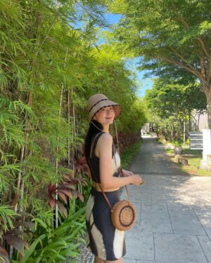 Jeon So-min Instagram - 💚🖤🌴👒