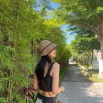 Jeon So-min Instagram - 💚🖤🌴👒