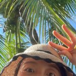 Jeon So-min Instagram - 💚🖤🌴👒
