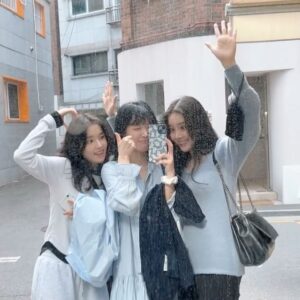 Jeong Sin-hye Instagram - 浩然之氣 , 꽃놀이 마실🌸