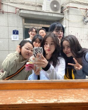 Jeong Sin-hye Instagram - 浩然之氣 , 꽃놀이 마실🌸