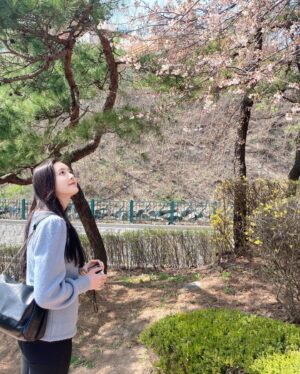 Jeong Sin-hye Instagram - 浩然之氣 , 꽃놀이 마실🌸