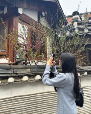 Jeong Sin-hye Instagram - 浩然之氣 , 꽃놀이 마실🌸
