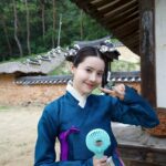 Jeong Sin-hye Instagram - 오늘 밤도 혼례대첩과 함께💟 맹☝🏻✌🏻🤟🏻자매 보러오세요✨ #혼례대첩#kbs2월화9시45분 #thematchmakers#netflix