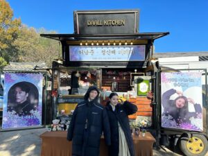 Jeong Sin-hye Instagram - 사랑하는 내 호수여대 인질들(?)💟
덕분에 든든하고 행복한 촬영이었어✨
고마워- 내 친구들💘 사랑한다-
