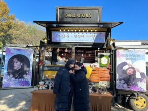 Jeong Sin-hye Instagram - 사랑하는 내 호수여대 인질들(?)💟
덕분에 든든하고 행복한 촬영이었어✨
고마워- 내 친구들💘 사랑한다-