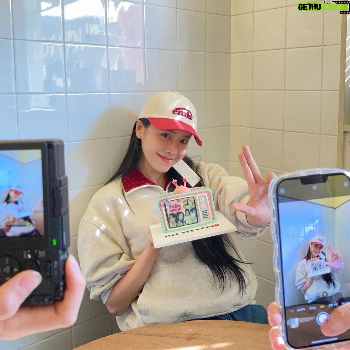 Jeong Sin-hye Instagram - 똑딱똑딱 공주들의 파티시간👑✨🎂