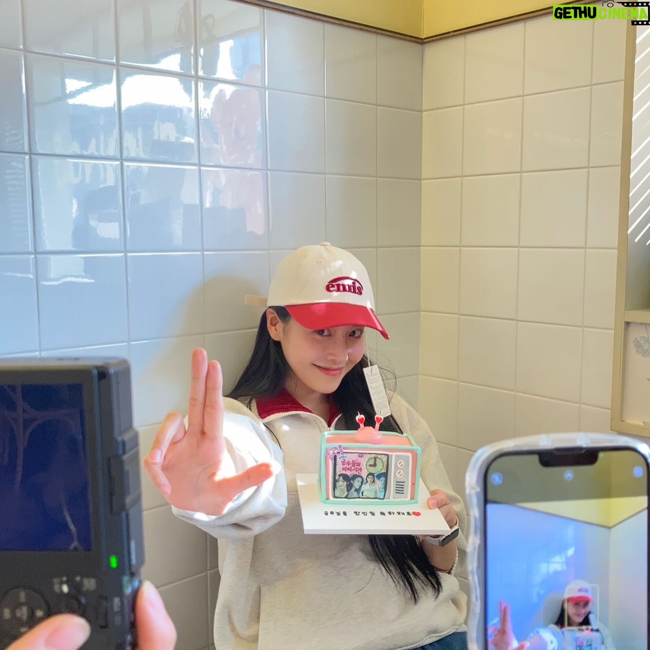 Jeong Sin-hye Instagram - 똑딱똑딱 공주들의 파티시간👑✨🎂