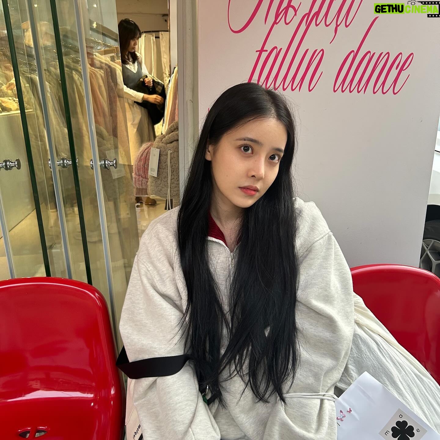 Jeong Sin-hye Instagram - 똑딱똑딱 공주들의 파티시간👑✨🎂
