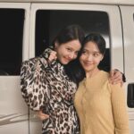 Jeong Sin-hye Instagram - 이슬이 수호천사, 최고의 매니저, 우리 랑서랑🐆🪽🤎🖤 #낮에뜨는달 #ena수목9시본방사수 #moonintheday