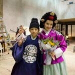 Jeong Sin-hye Instagram – 올 한 해 사진첩은 혼례대첩이 다 차지했을만큼
정말 추억과 애정이 많이 남은 작품이 이제 끝이 났네요.
함께 만들어간 모든 분들과 그 과정을 함께 할 수 있어서
영광이었고 감사했습니다.
그리고 시청해주신 모든 분들께 진심으로 감사합니다🙇🏻♀️♥️
그럼 하나는 이제 그만 물러가겠습니다💟