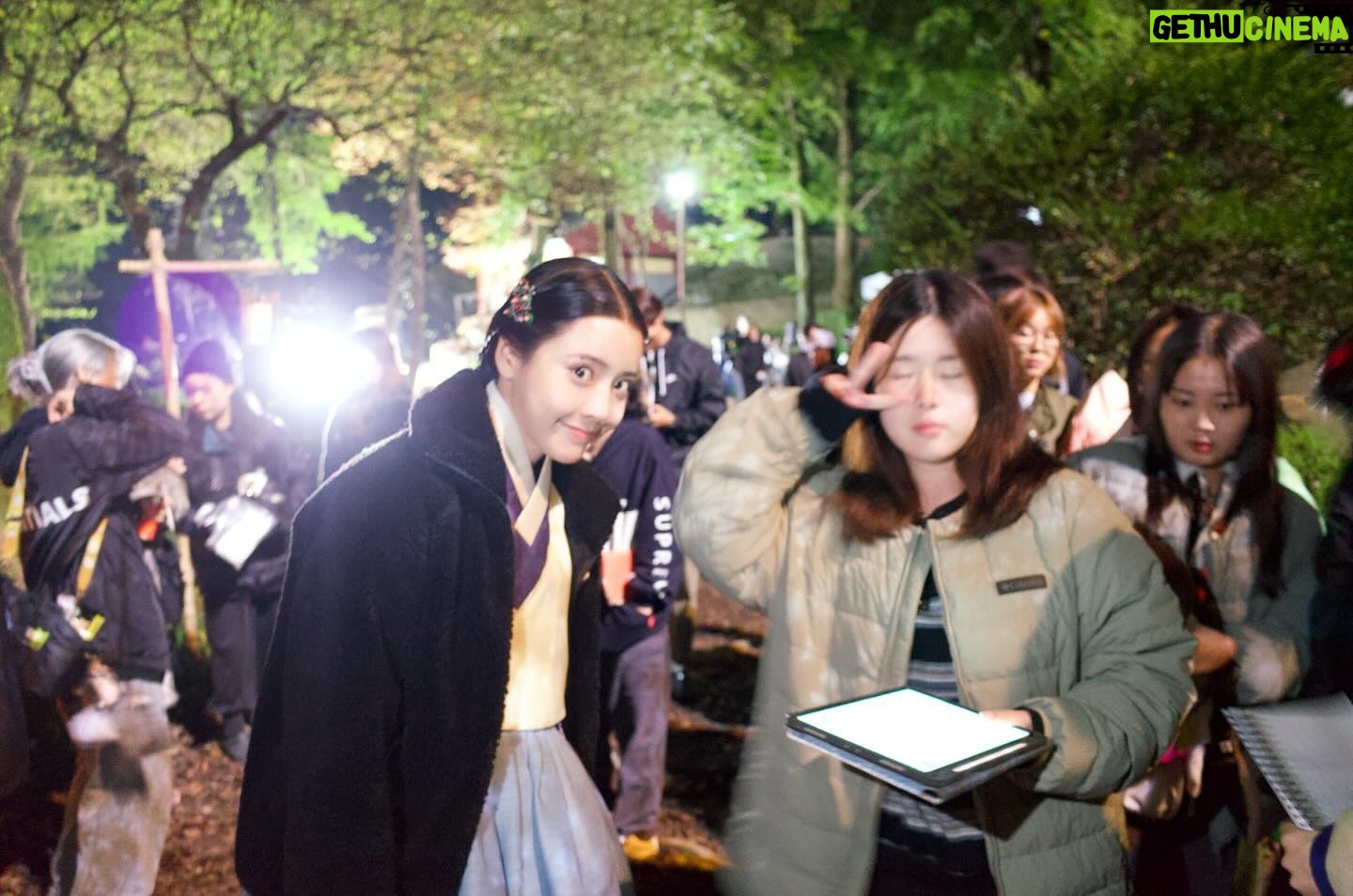 Jeong Sin-hye Instagram - 올 한 해 사진첩은 혼례대첩이 다 차지했을만큼 정말 추억과 애정이 많이 남은 작품이 이제 끝이 났네요. 함께 만들어간 모든 분들과 그 과정을 함께 할 수 있어서 영광이었고 감사했습니다. 그리고 시청해주신 모든 분들께 진심으로 감사합니다🙇🏻♀️♥️ 그럼 하나는 이제 그만 물러가겠습니다💟