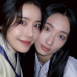Jeong Sin-hye Instagram - 올 한 해 사진첩은 혼례대첩이 다 차지했을만큼 정말 추억과 애정이 많이 남은 작품이 이제 끝이 났네요. 함께 만들어간 모든 분들과 그 과정을 함께 할 수 있어서 영광이었고 감사했습니다. 그리고 시청해주신 모든 분들께 진심으로 감사합니다🙇🏻‍♀️♥️ 그럼 하나는 이제 그만 물러가겠습니다💟