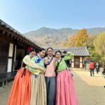Jeong Sin-hye Instagram – <우당탕탕 합동혼례 추억 사진전>
우당탕탕-즐거웠던 그 날👰🏻‍♀️🤵🏻♥️ ⚡️
조금 이따 함께 본방사수 하러 오셔요💟

#혼례대첩
#kbs2월화9시45분 
#thematchmakers