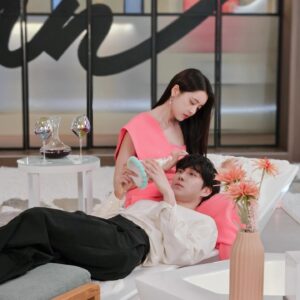 Jeong Sin-hye Instagram - 멀고도 가깝…기엔 어려운 우리 이슬이, 이젠 착하게 살아야한다~!
; 함께하면서 감사하지 않은 분이 없었던 우리 <낮에뜨는달>을 만들어주신 모든 감독님, 배우님, 스탭분들.
 그 시간들을 함께 할 수 있어서 행복했고, 영광이었습니다. 
그리고 끝까지 시청해주신 모든 분들께 감사했습니다💟