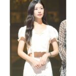 Jeong So-min Instagram - 예쁜 사진 감사합니다🙏🏻 박제 땅땅 그 와중에 가위바위보 짐🤷🏻‍♀️머쓱 셰인럽 막공까지 달려요💃🏻 예술의전당에서 기다리고 있을게요 #셰익스피어인러브 @shownote_theatre