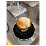 Jeong So-min Instagram - 인호오빠의 아늑한 공간 @coffee_deniro 먹어본 아인슈페너 중 최고여따 춤이 절로 나오는 아인슈페너의 맛이란⭐️ 드니로에서는 로벝드니로를 닮으신(?) 사장님도 만날 수 있따!😏