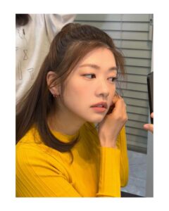 Jeong So-min Instagram - 열심히 준비즁💛