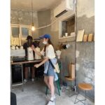 Jeong So-min Instagram - 인호오빠의 아늑한 공간 @coffee_deniro 먹어본 아인슈페너 중 최고여따 춤이 절로 나오는 아인슈페너의 맛이란⭐️ 드니로에서는 로벝드니로를 닮으신(?) 사장님도 만날 수 있따!😏